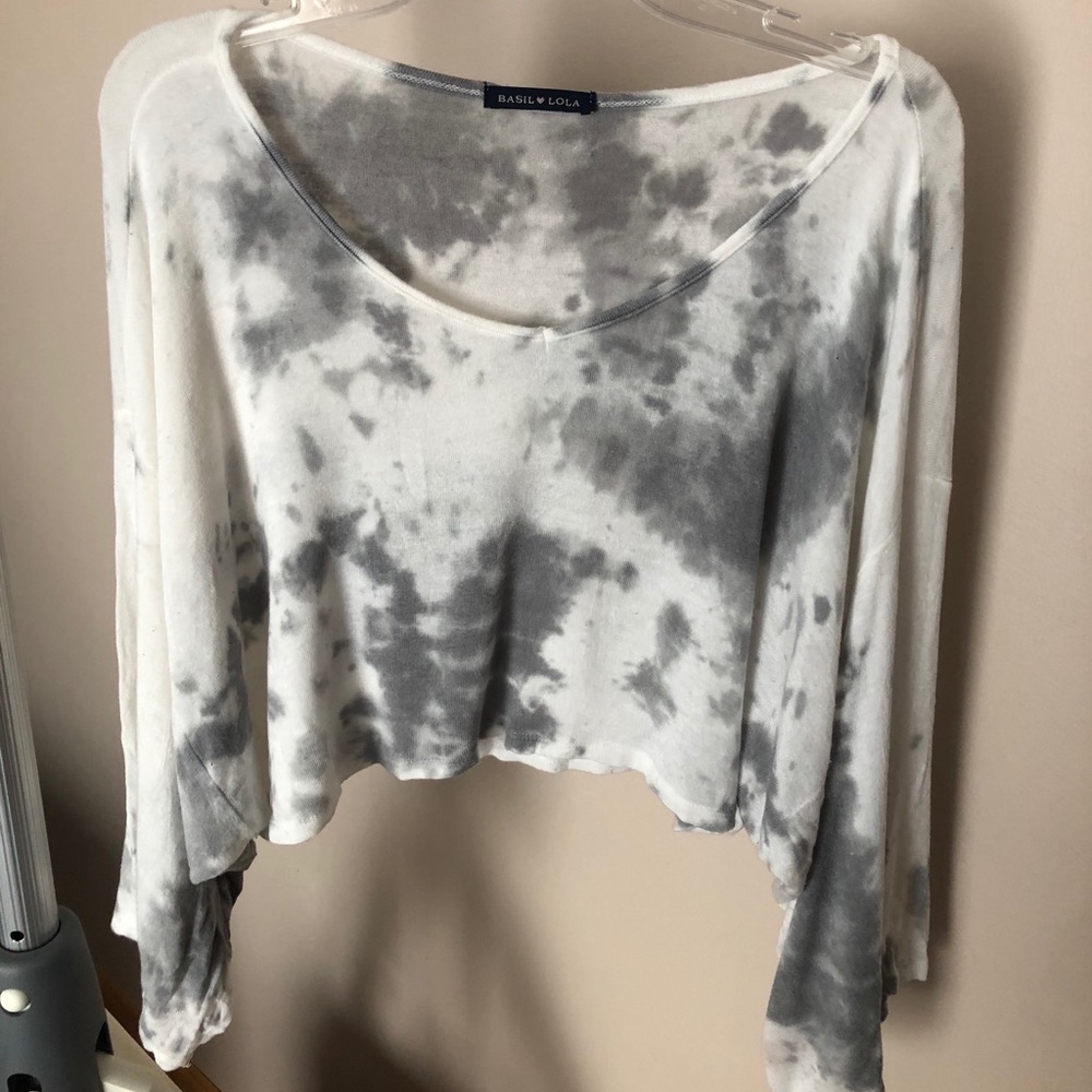 Women’s tie dye long sleeved crop top